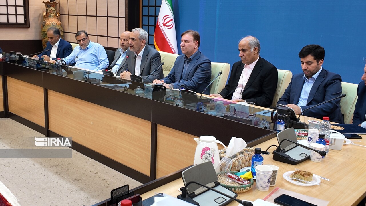 وزیر اقتصاد: اصلاح قوانین و مقررات دست‌وپاگیر تولید در دستور کار دولت است