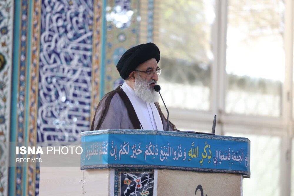 امام جمعه کرج: مردم نباید از فشارها بترسند