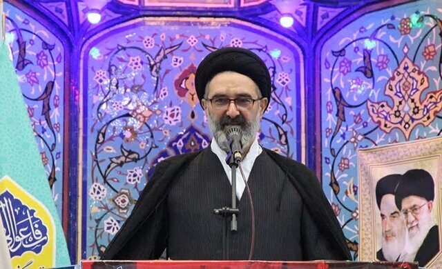 امام جمعه موقت رشت: مسیولان راهبردهای مناسب اقتصادی را اتخاذ کنند