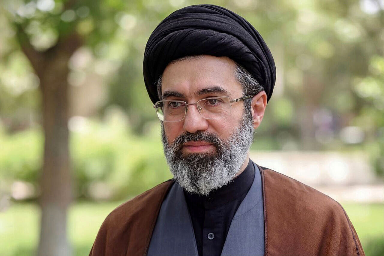 هر کار تفرقه‌انگیزی از هر فردی با هر جایگاهی در جهت مقصود دشمن است