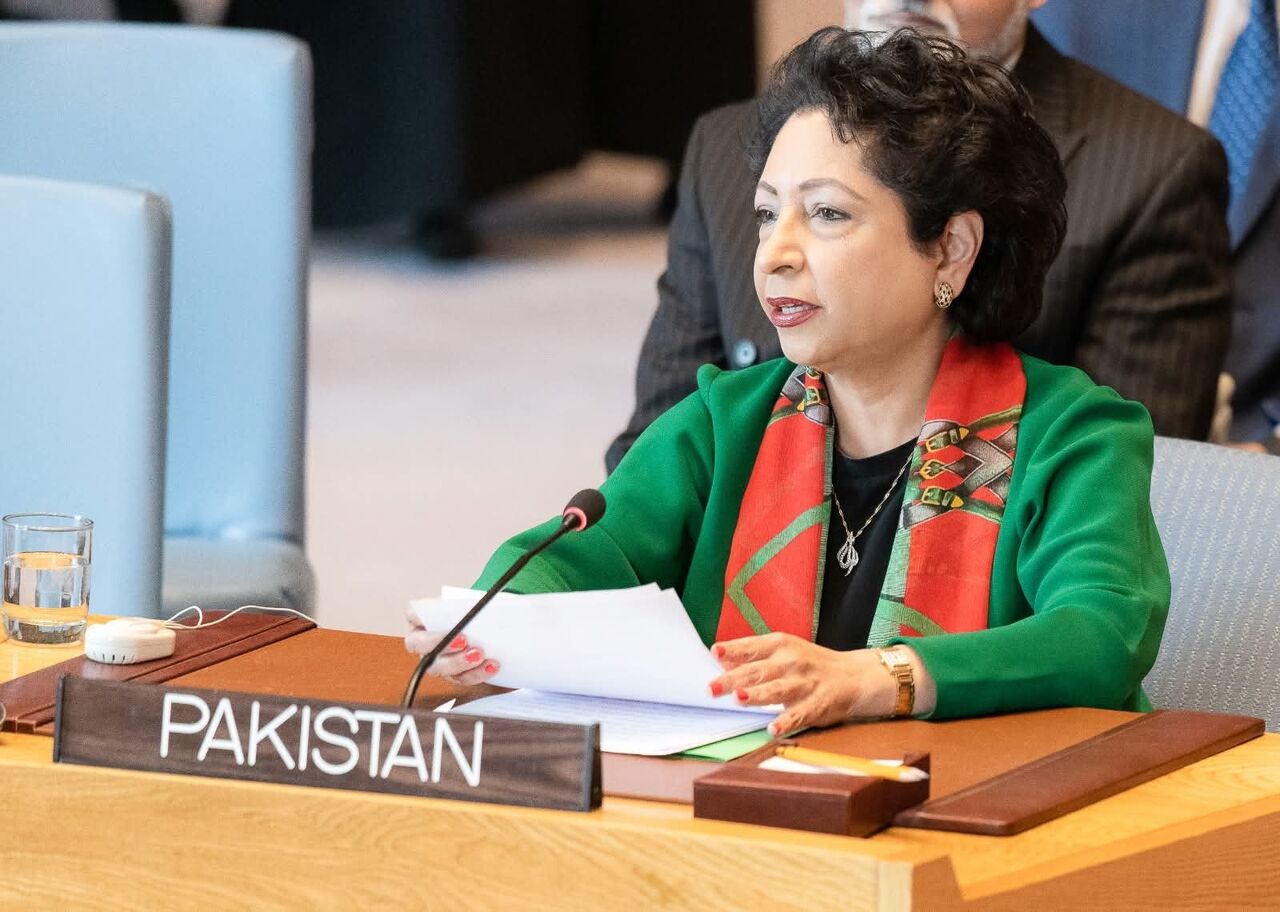 دیپلمات سابق پاکستان: جنگ اقتصادی ترامپ علیه ایران هم شکست می‌خورد