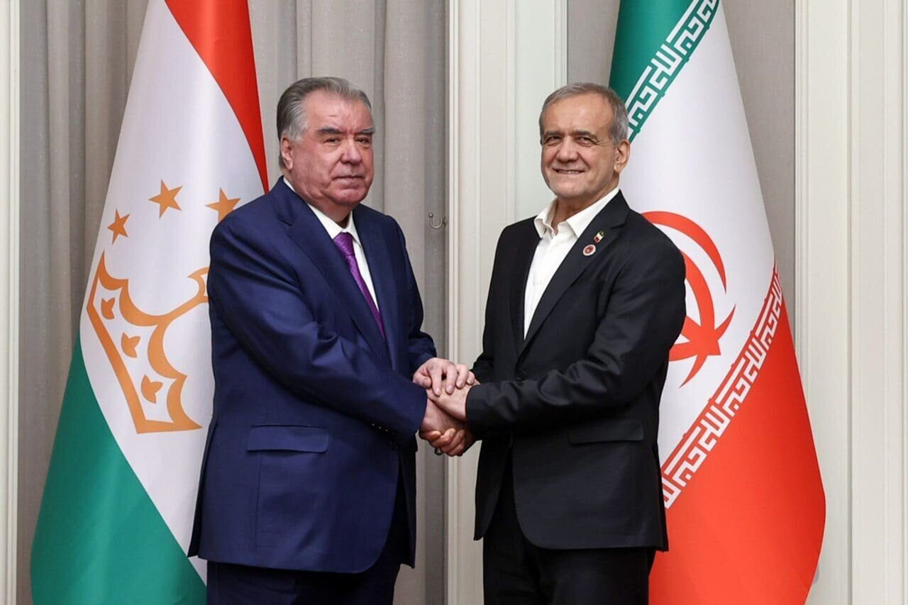 دیدار پزشکیان با رییس جمهور قرقیزستان با محوریت موضوعات ترانزیتی جدید/ چرا رییس جمهور از صدیر جباروف قدردانی کرد؟