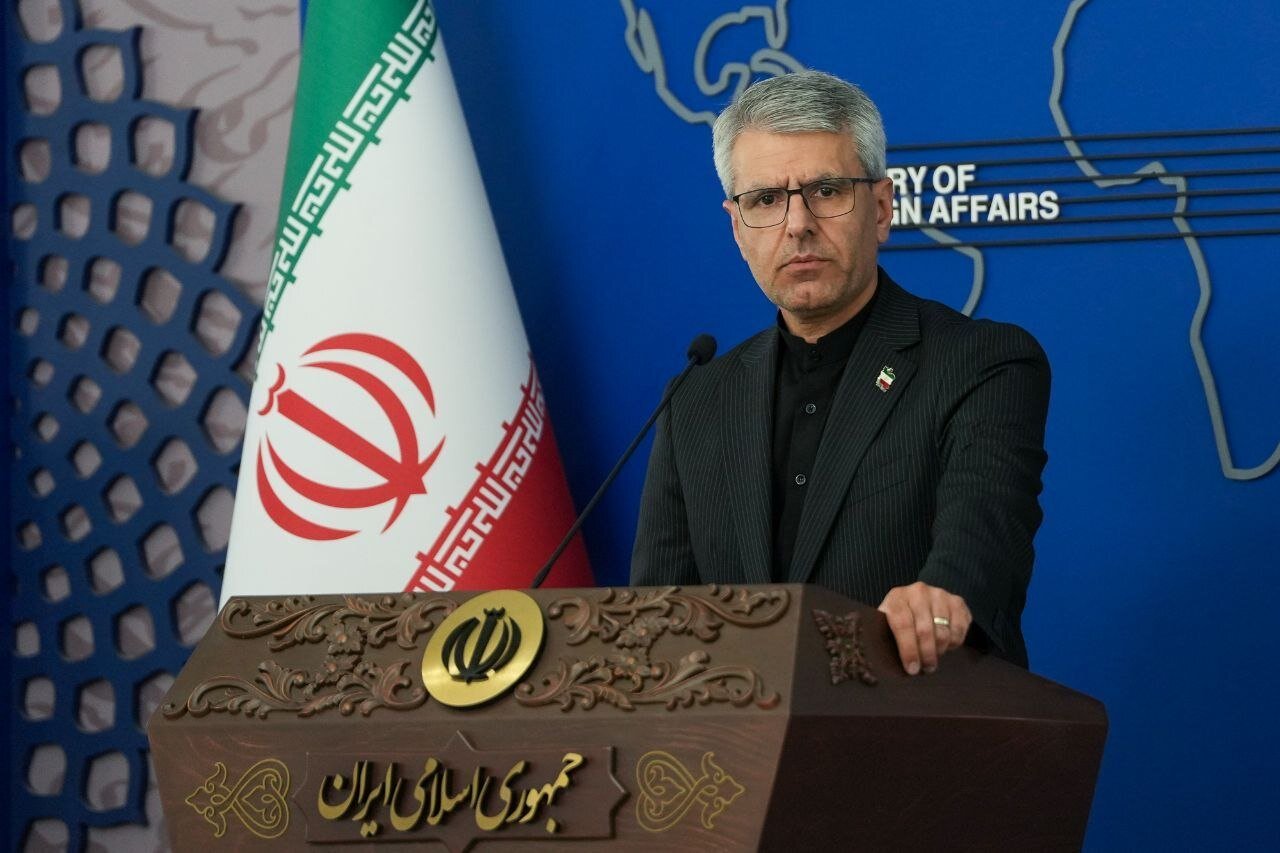 طعنه سنگین بقایی به اروپا: سال ۱۹۹۶ کجا بودید و امروز کجا ایستاده‌اید؟ / هشدار تهران به بروکسل: تک تک شما باید پاسخگو باشید