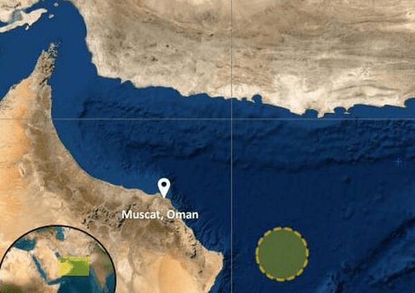 وقوع حادثه برای یک نفتکش نزدیک عمان/ اصابت ۳ پرتابه به یک نفتکش هنگام خروج از تنگه هرمز
