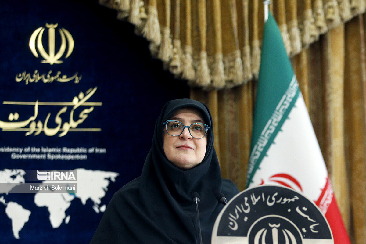 ببینید | مهاجرانی: رییس‌جمهور تذکر دادند که خودروسازها موظف‌اند نسبت به تولید خودروهای کم‌مصرف با سوخت‌های ترکیبی اقدام کنند