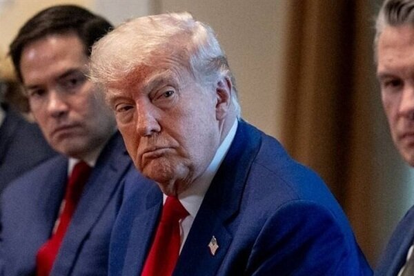 ترامپ در اوج ناامیدی: مردم ایران چه زمانی به پا می‌خیزند؟