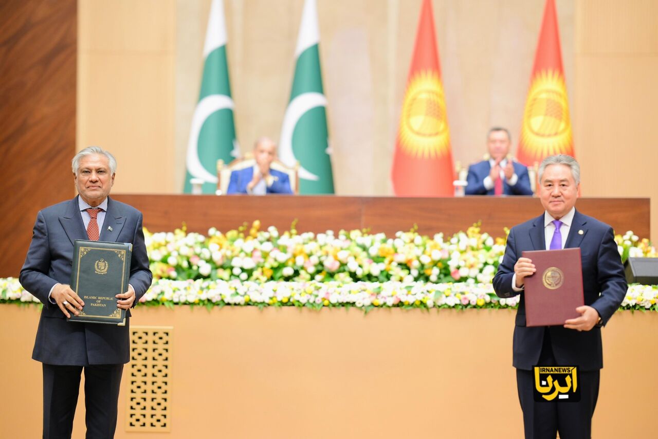 پاکستان و قرقیزستان ۱۶ سند همکاری امضا کردند