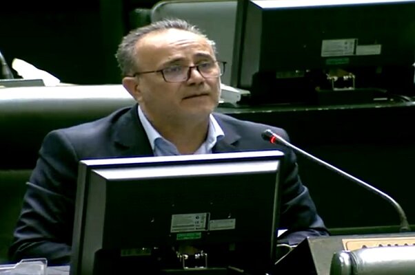 عضو کمیسیون بهداشت: جوانان در باتلاق نهضت ملی مسکن گرفتار شده است