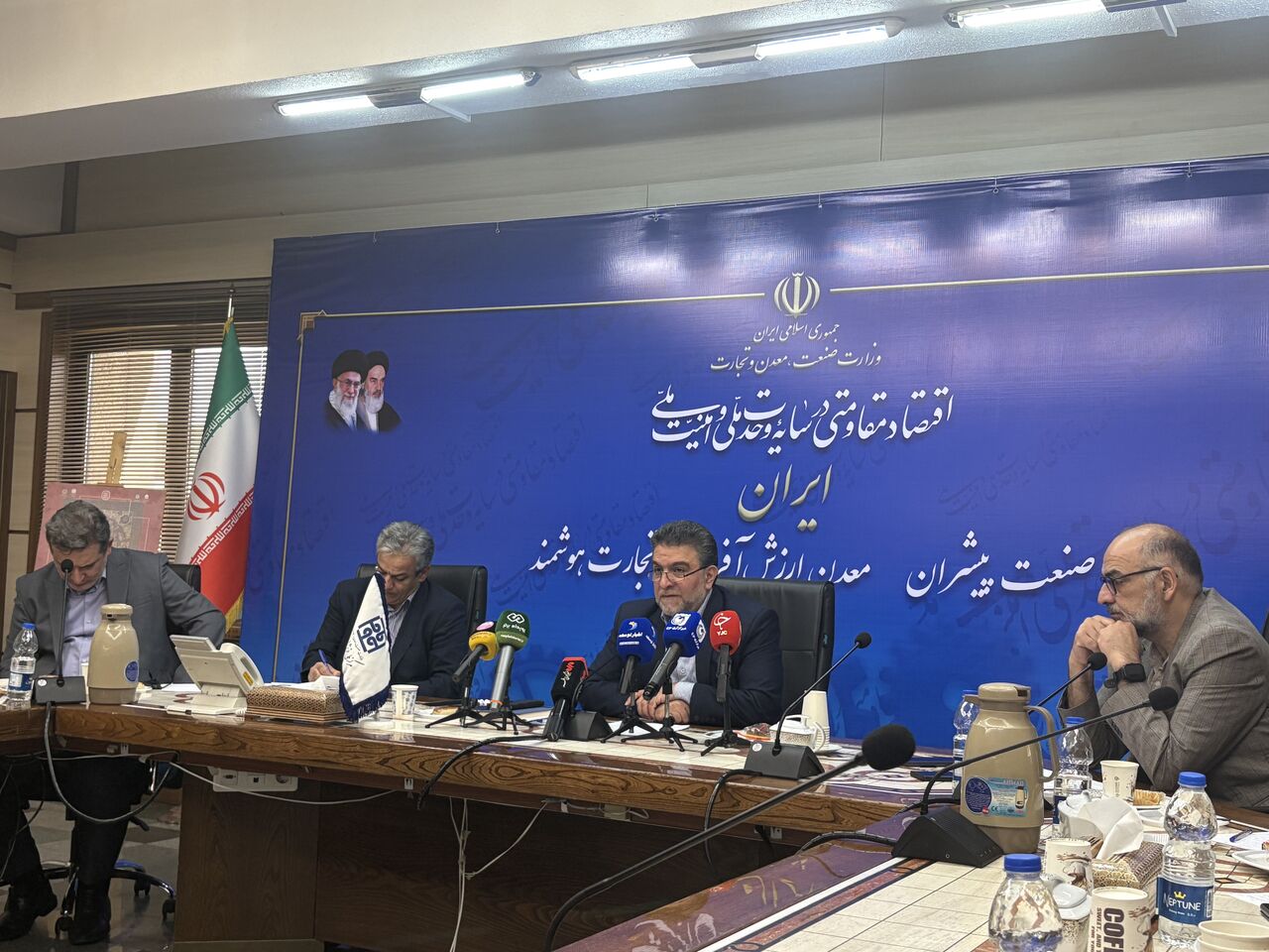 زمینه فروش اقساطی فرش دستباف فراهم می شود/ تدوین سند راهبردی فرش