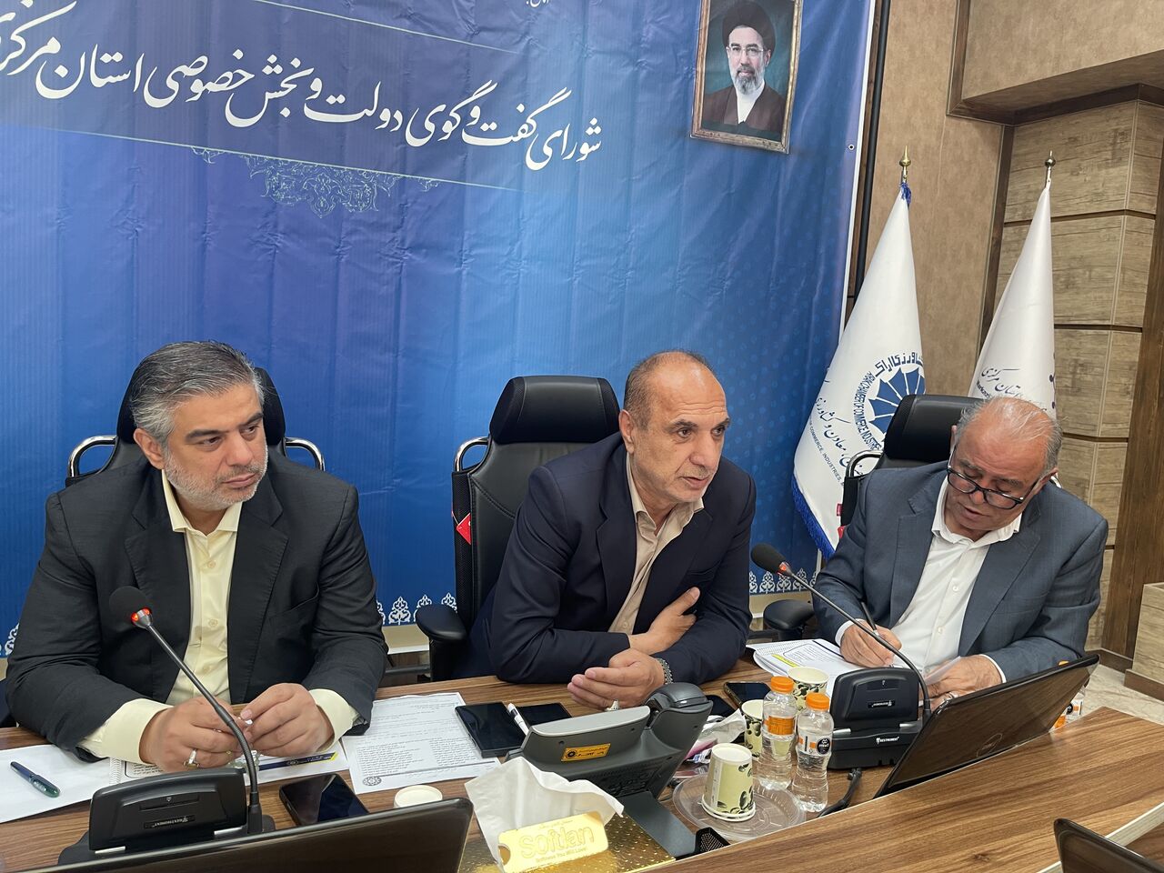 نماینده مجلس: واردکنندگان برای دریافت کد رهگیری بانک مرکزی مهلت مشخص داشته باشند