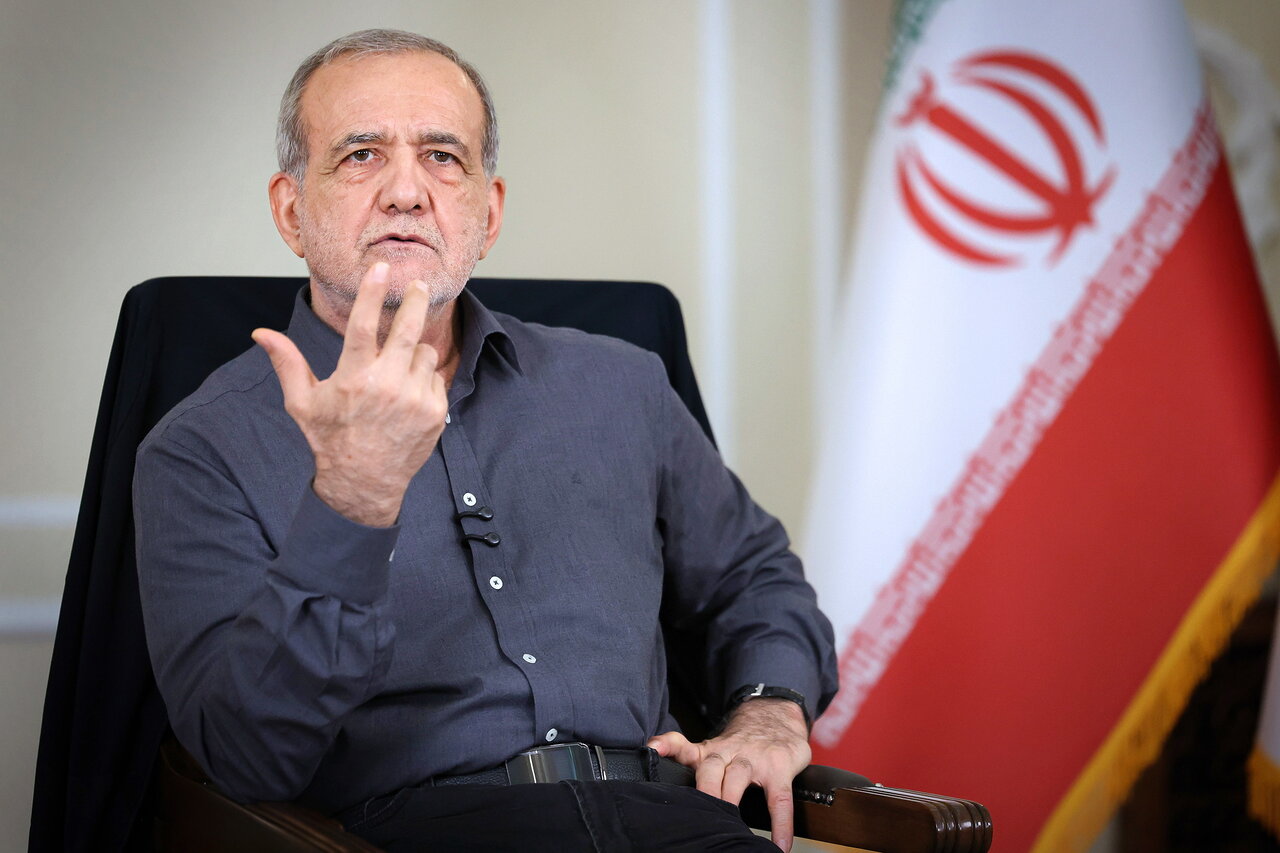 لنتقاد سایت اصولگرا از پزشکیان : لازم نیست به مشکلات اقتصادی کشور اشاره کنید چون مردم خودشان اطلاع دارند!