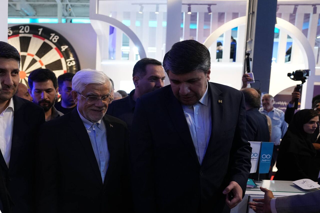 قدردانی محمدرضا عارف از عرضه خدمات هوشمند به مشتریان