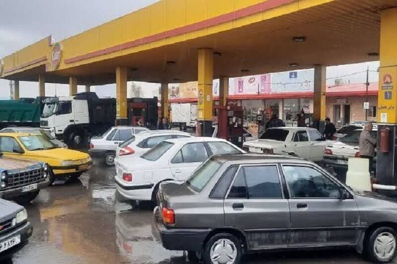 پنج جایگاه عرضه آزاد بنزین در مشهد شبانه‌روزی می‌شوند