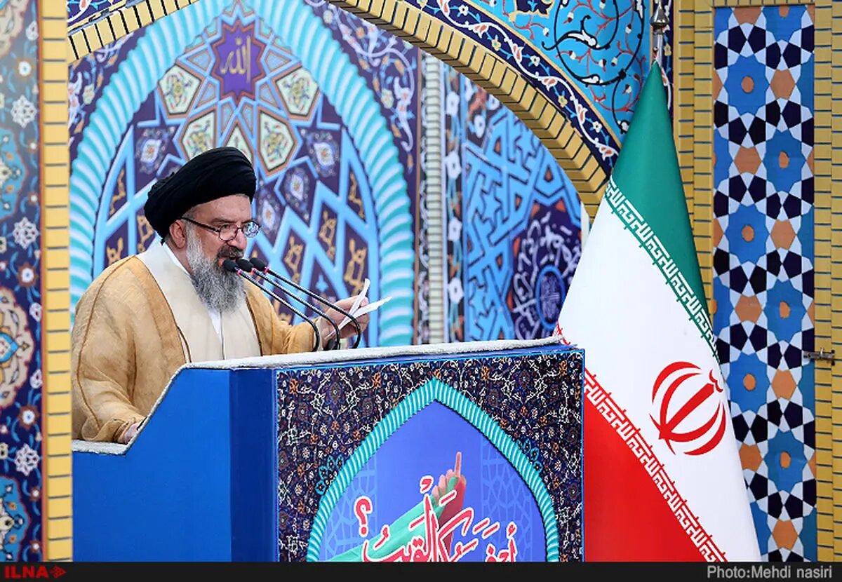 روایت امام جمعه تهران از دو کلیدواژه برای مقابله با جنگ اقتصادی/ دشمن، فشار اقتصادی را با هدف ایجاد فاصله میان مردم و نظام دنبال می‌کند