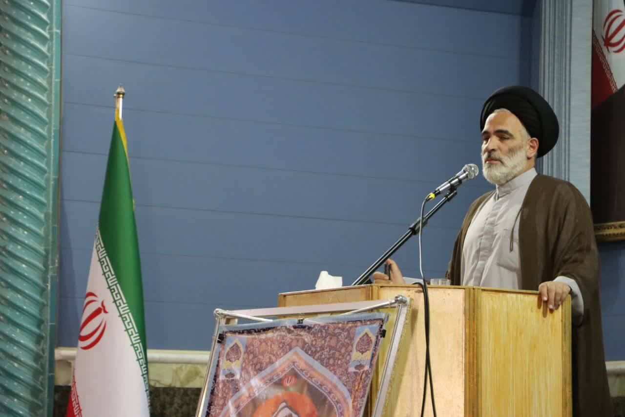 امام جمعه سلماس: تحریم‌های ۴۷ ساله دشمن، ایران را به سمت خودکفایی سوق داده است