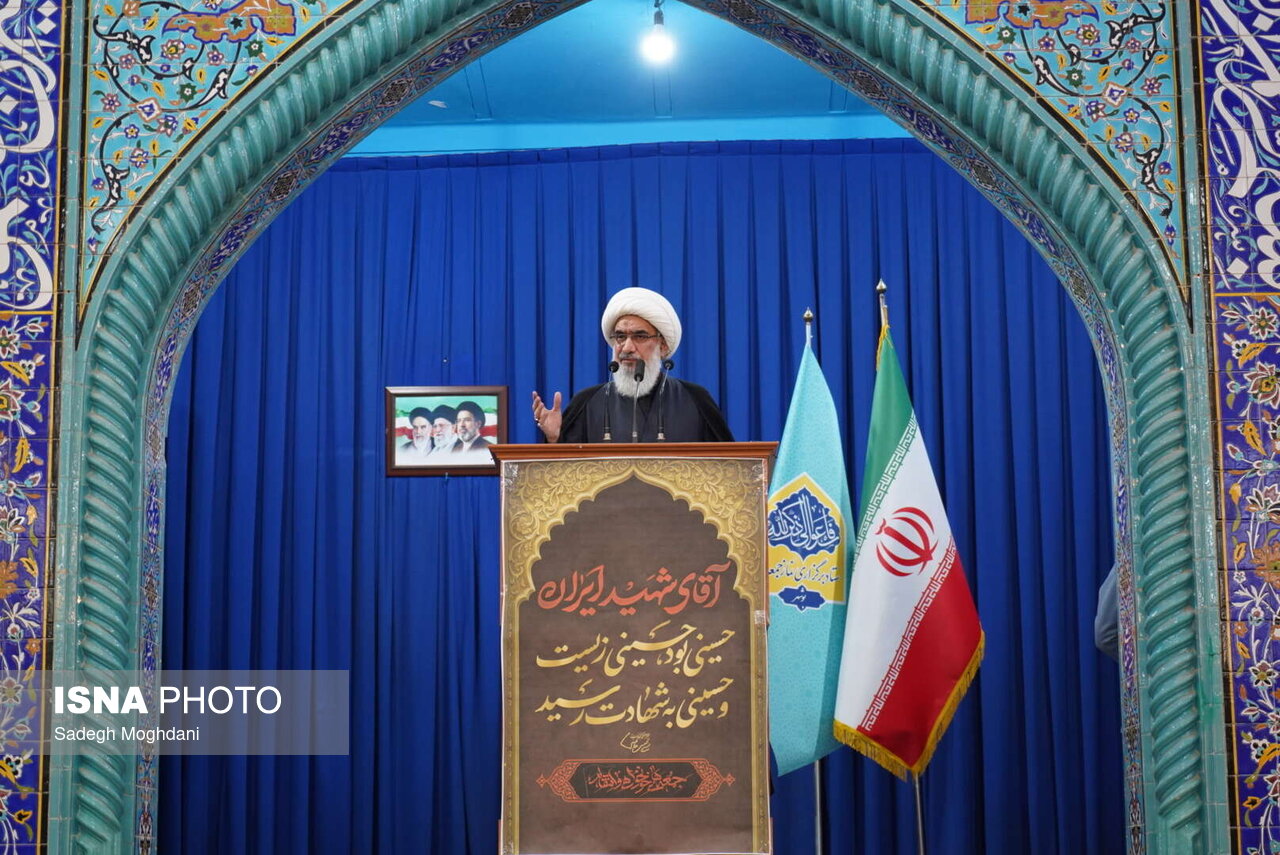 امام جمعه بوشهر: مسیولان نباید پیام ضعف به دشمن مخابره کنند