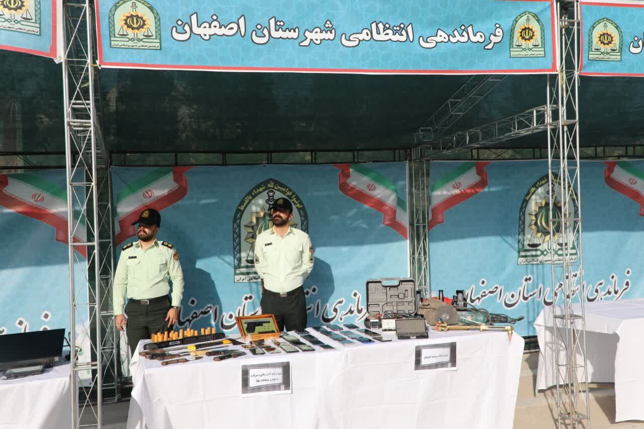 کشف ۹۰ هزار میلیارد ریال کالای احتکاری در اصفهان