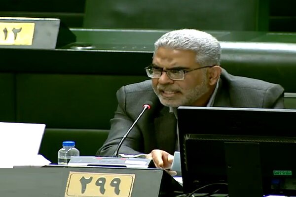 نماینده تهران: اقتصاد کشور در یک جنگ تمام عیار است