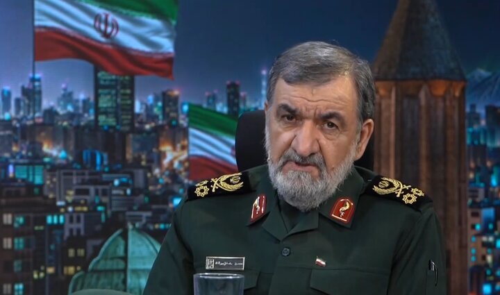 محسن رضایی: تنگه هرمز کاملا بسته است/ هم نفت می‌فروشیم هم پولش به ایران بر می‌گردد