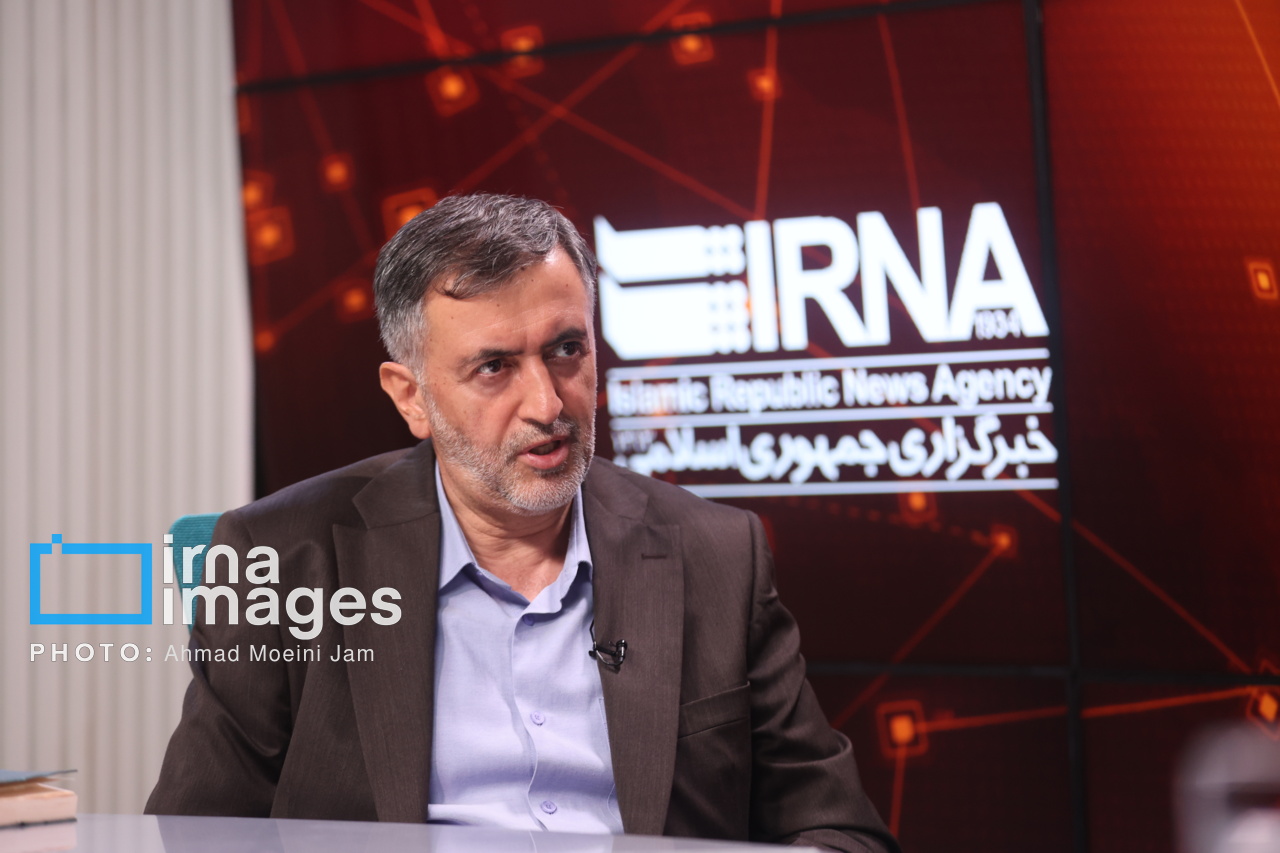 عبدالله گنجی: تریبون‌های خاص در شکل‌گیری دوقطبی نقش دارند