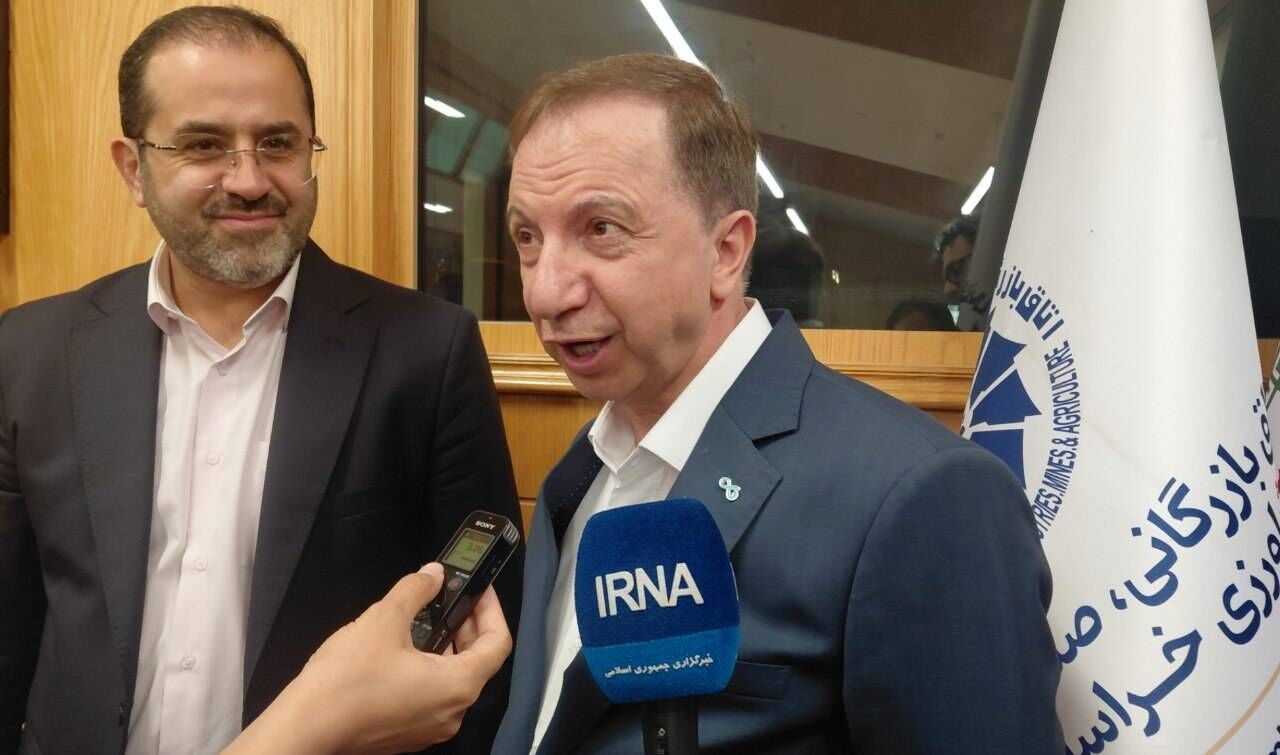 مدیر عامل بانک دی: این مجموعه ۱۰۰ درصد نیاز مالی خانواده شهدا را تامین می‌کند