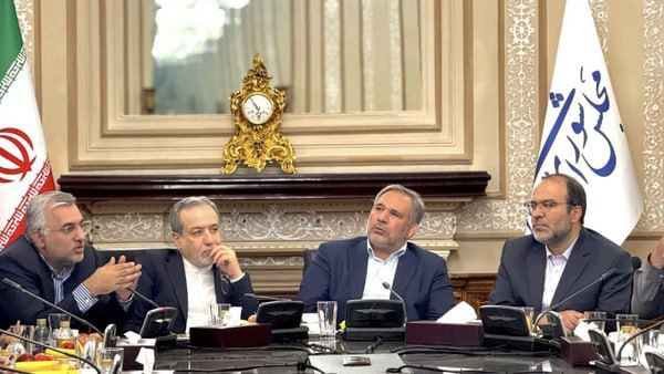 گزارش وزیر خارجه از مذاکرات با عمان به کمیسیون اقتصادی مجلس