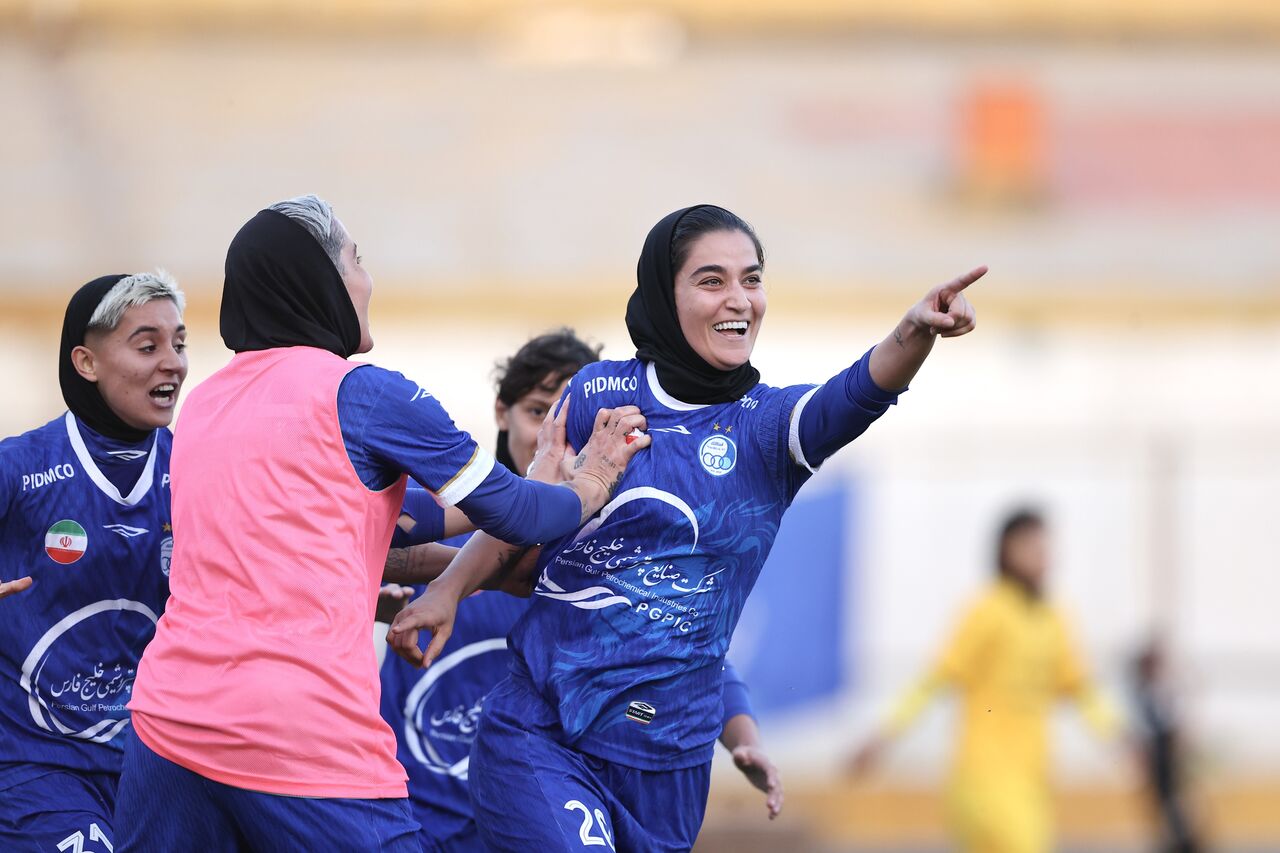 لیگ فوتبال زنان؛ شروع مقتدرانه استقلال و پرسپولیس