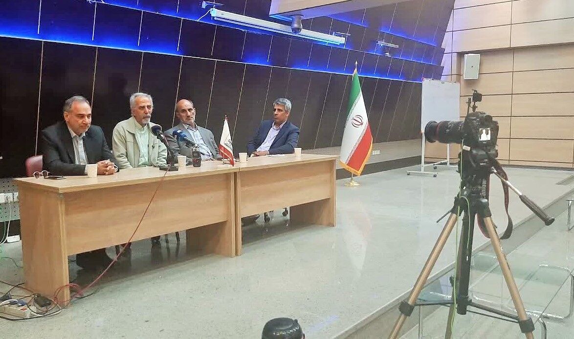 نشست نقش گروهک‌های تروریستی در سه جنگ تحمیلی/ غفلت از خیانت اطلاعاتی منافقین