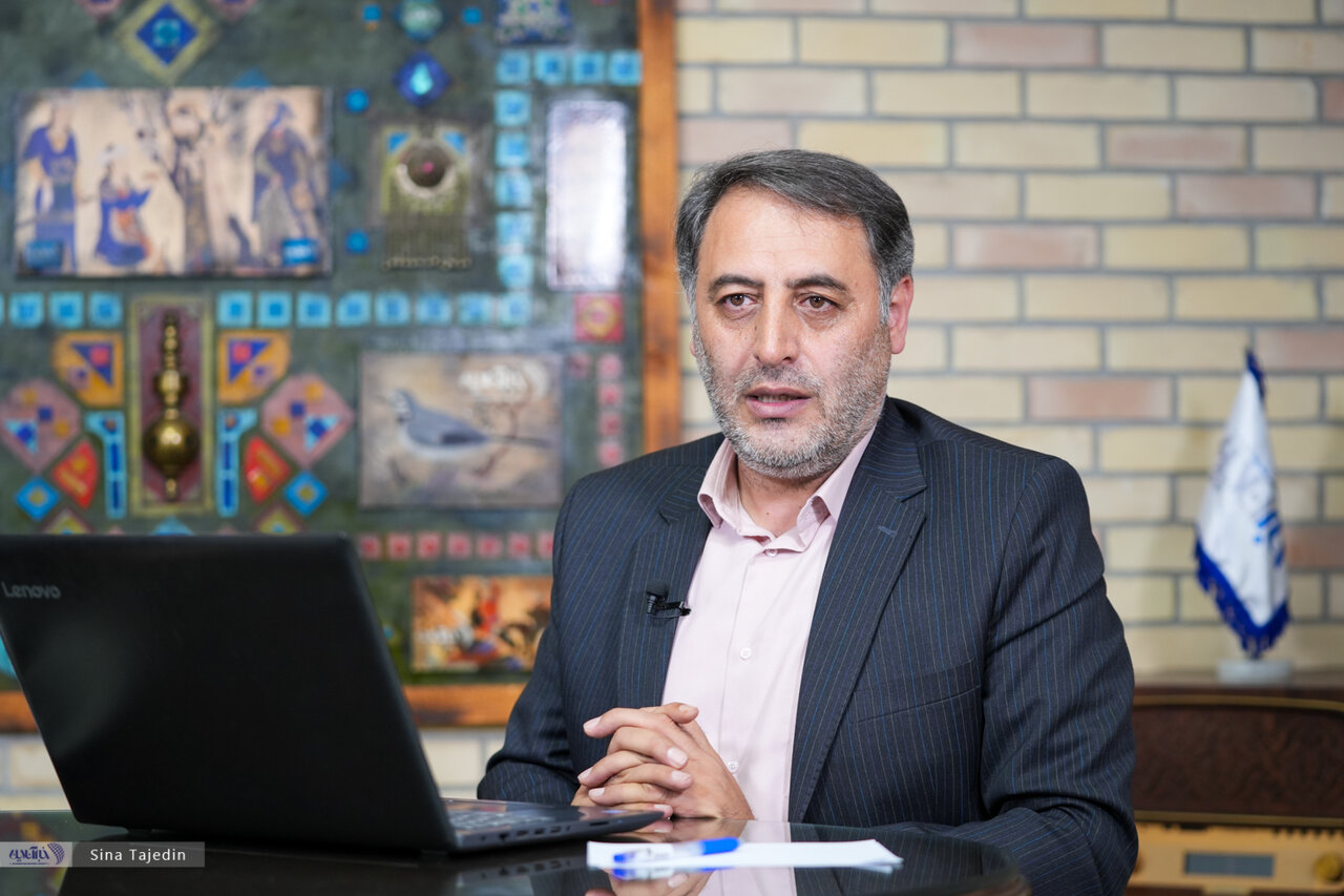 «بیماری نفتی ایرانی» به‌زودی در جهان تدریس خواهد شد / ایران اسیر «سیاهچاله اقتصادی» شده / افزایش قیمت انرژی نتیجه معکوس دارد
