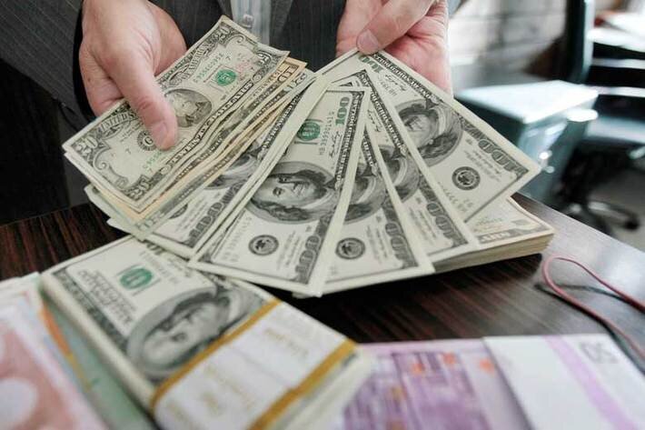 عرضه ۲ میلیارد دلار اسکناس به بازار