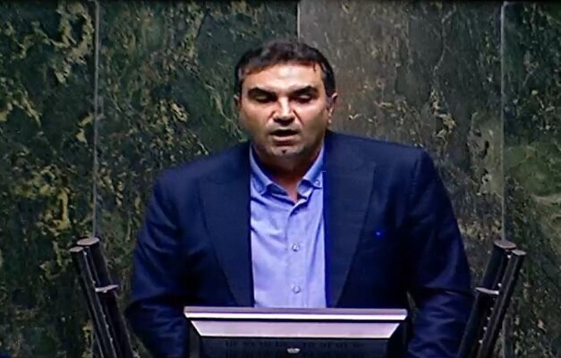 نماینده اردکان در تشریح سوال خود از وزیر اقتصاد: شوک‌های ارزی عامل اصلی وضعیت آشفته اقتصاد است/ اجازه تحمیل شوک سوم را نمی‌دهیم