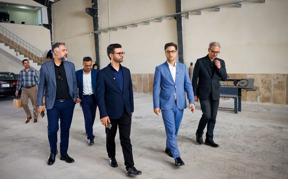 پیگیری مستمر و میدانی معاونت اقتصادی کیش برای گره‌گشایی از مشکلات صنایع جزیره