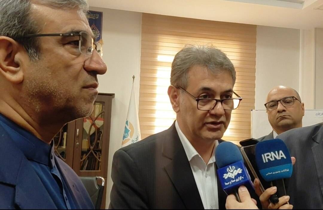 مدیر عامل بیمه سلامت: پرداخت مطالبات داروخانه‌داران از طریق سهام در حال پیگیری است