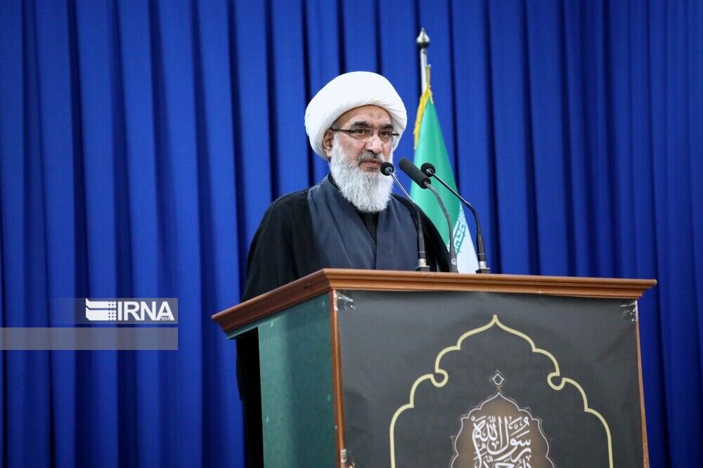امام جمعه بوشهر: بازارچه عرضه مستقیم کالا در این استان راه اندازی شود