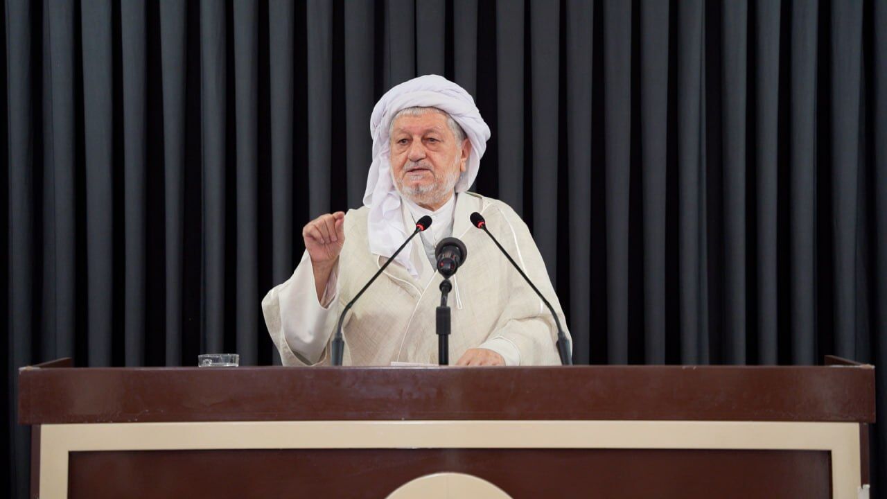 امام‌جمعه پاوه: مشکلات اقتصادی در شرایط نه جنگ و نه صلح، فشار مضاعفی بر مردم وارد کرده است